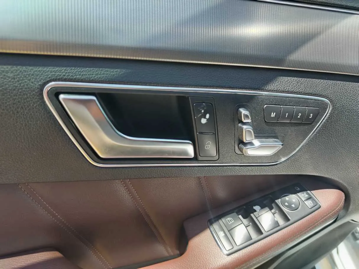 Car image 34