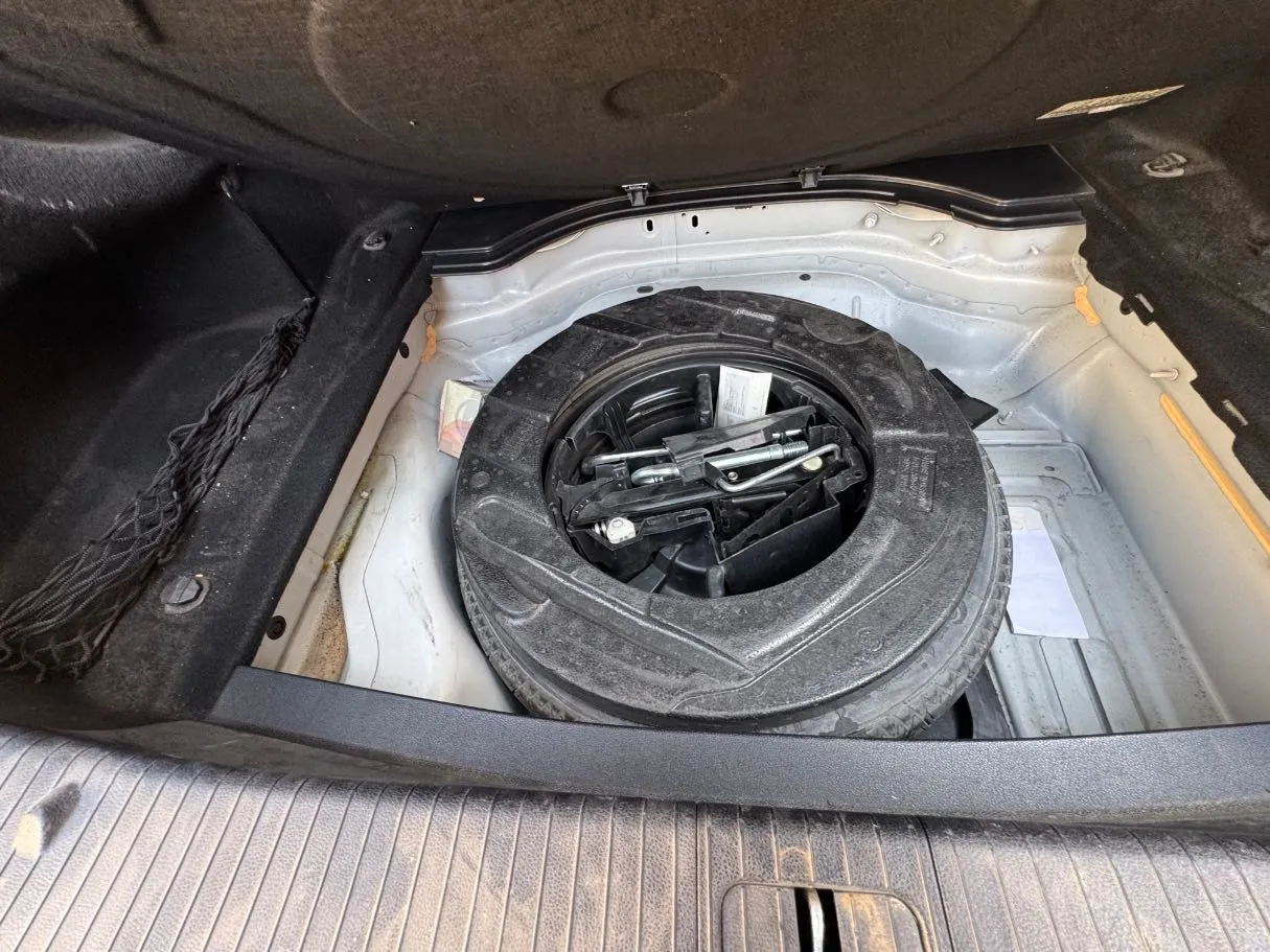 Car image 27