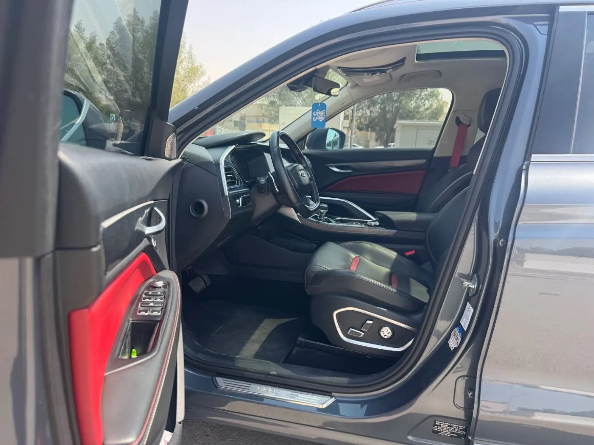 Car image 12