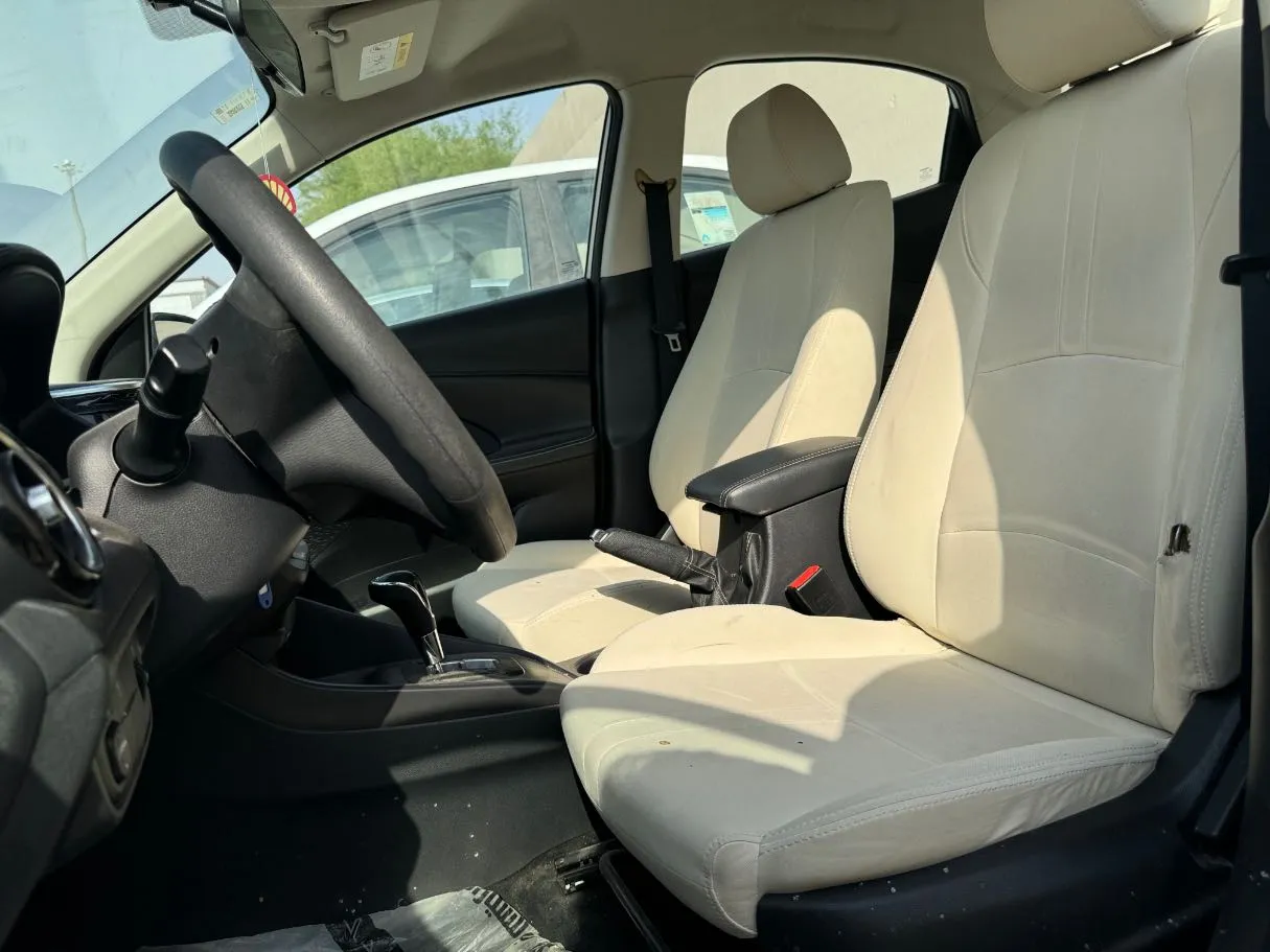 Car image 9