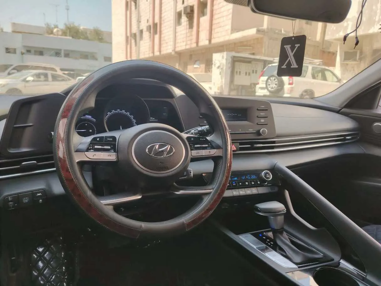 Car image 25