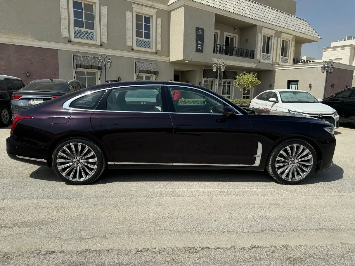 Car image 4