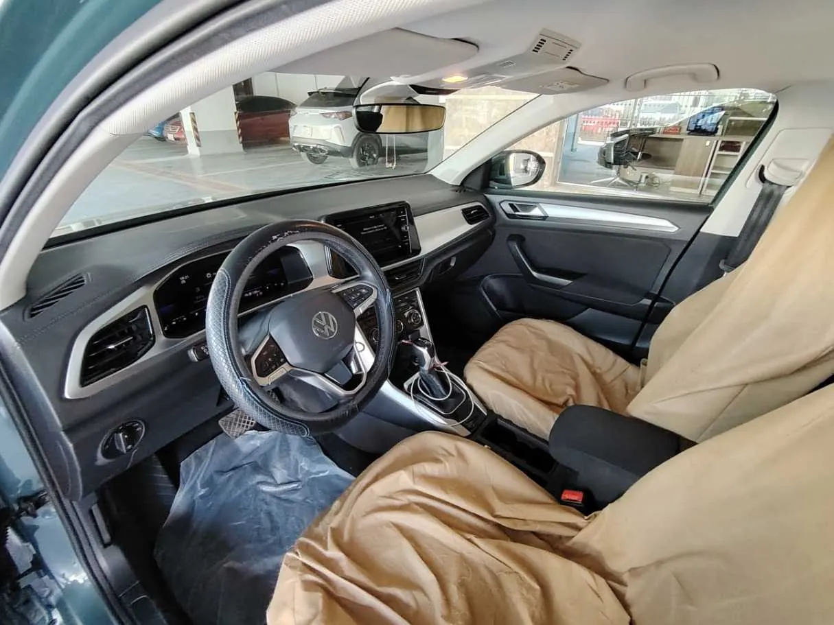 Car image 11