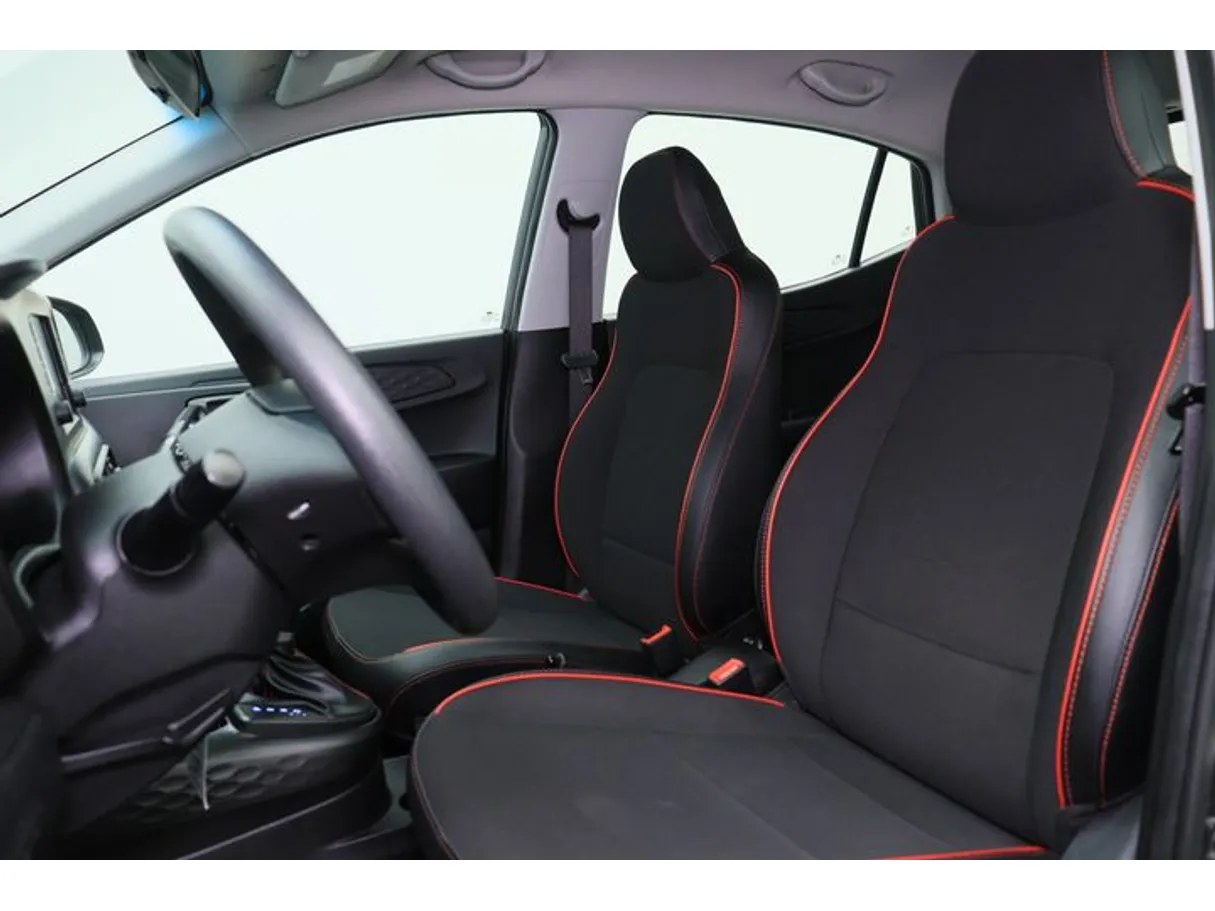 Car image 8