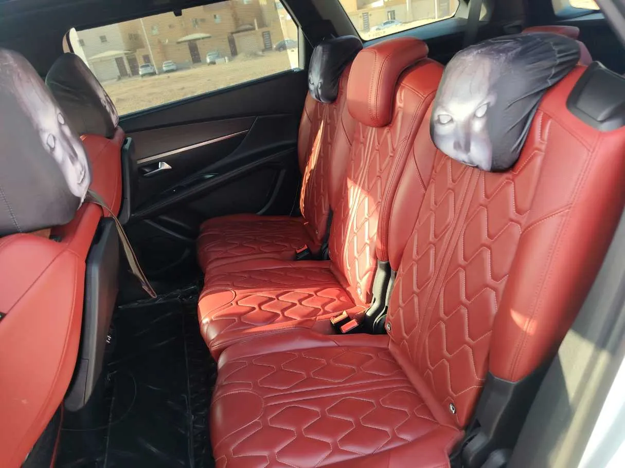 Car image 18