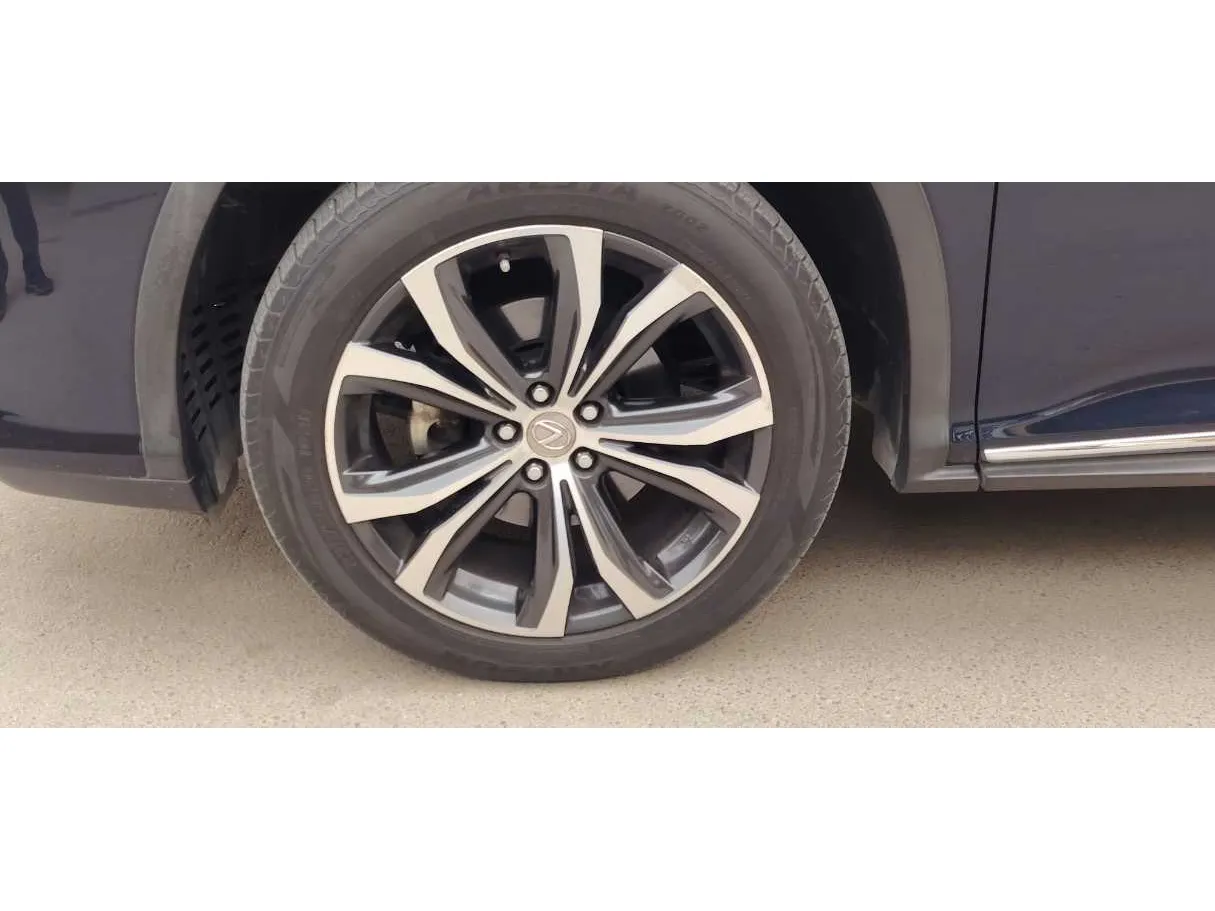 Car image 10