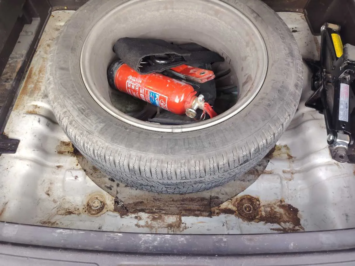 Car image 27
