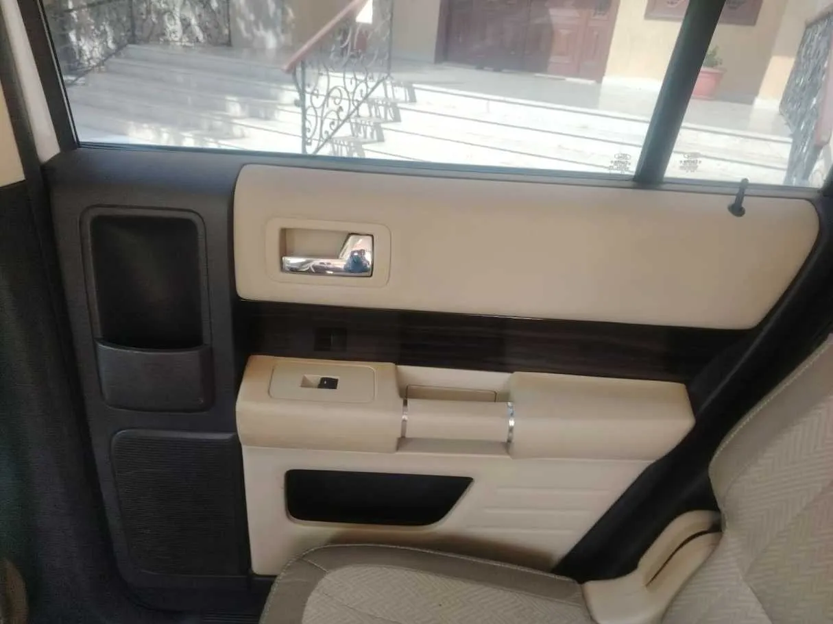 Car image 36