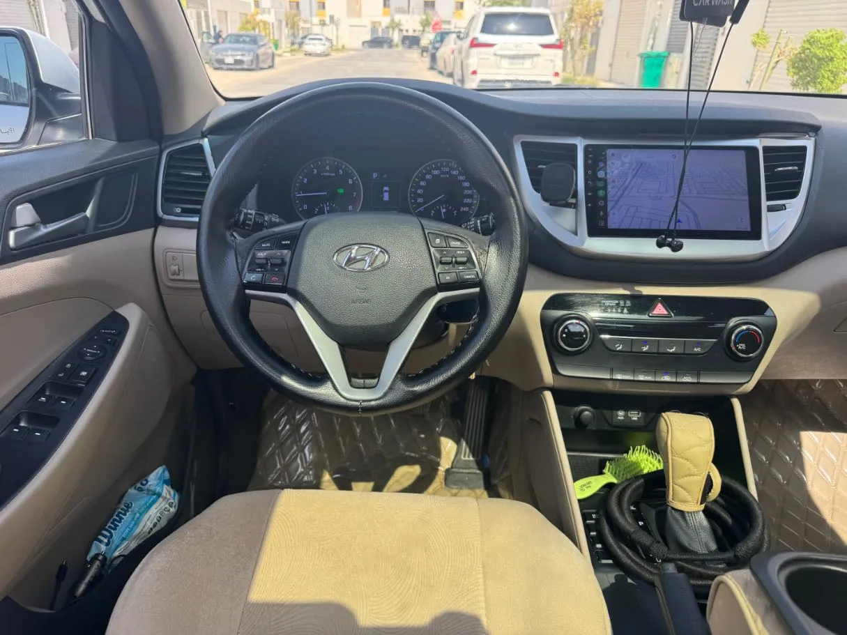 Car image 17