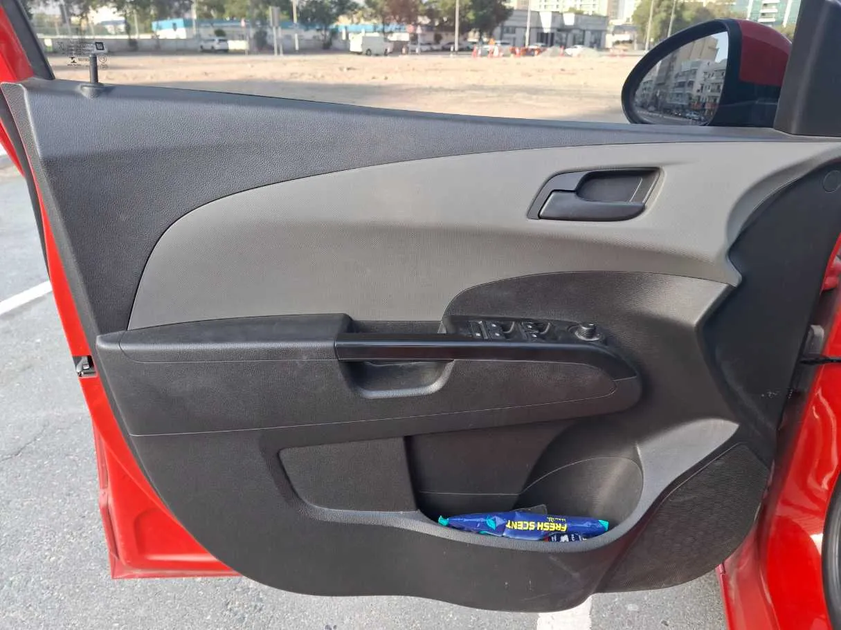 Car image 10