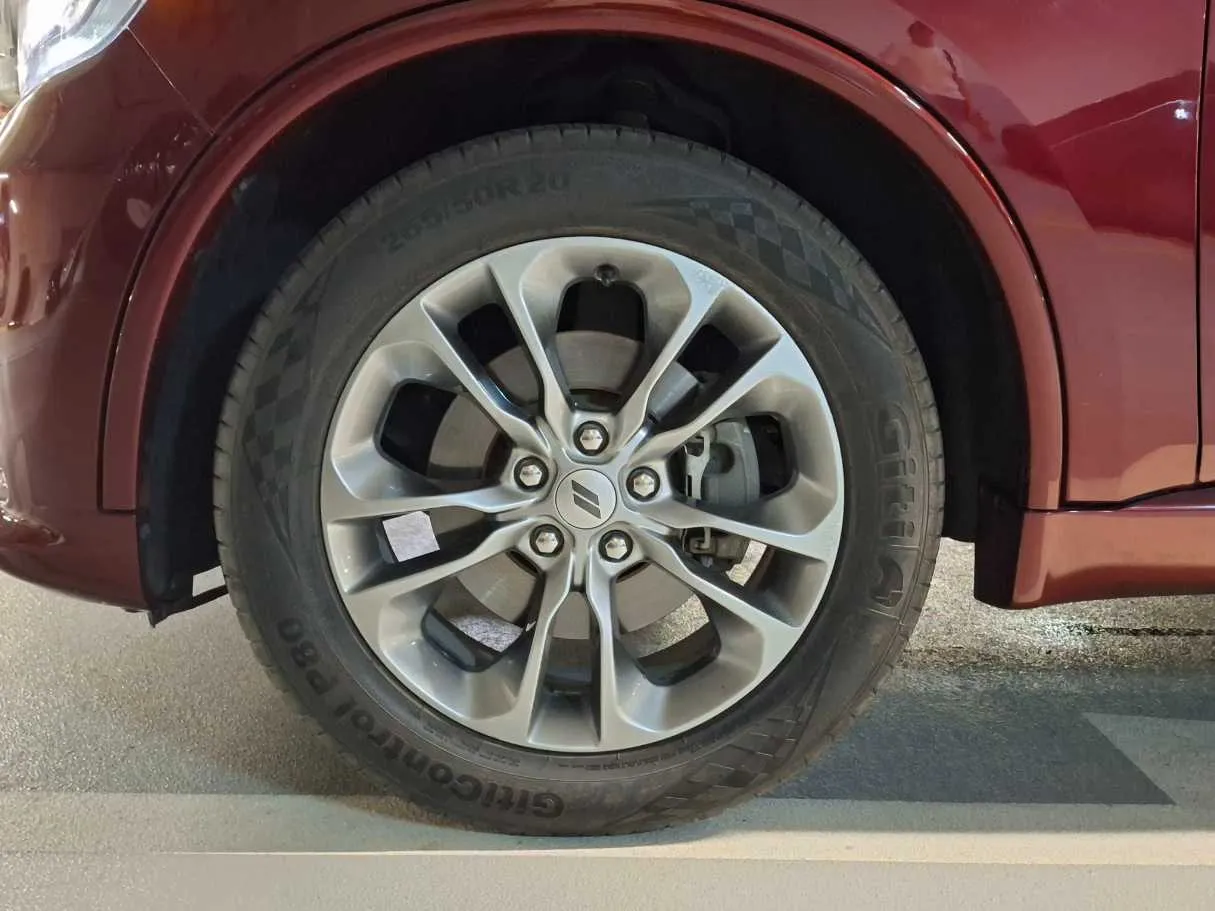 Car image 9