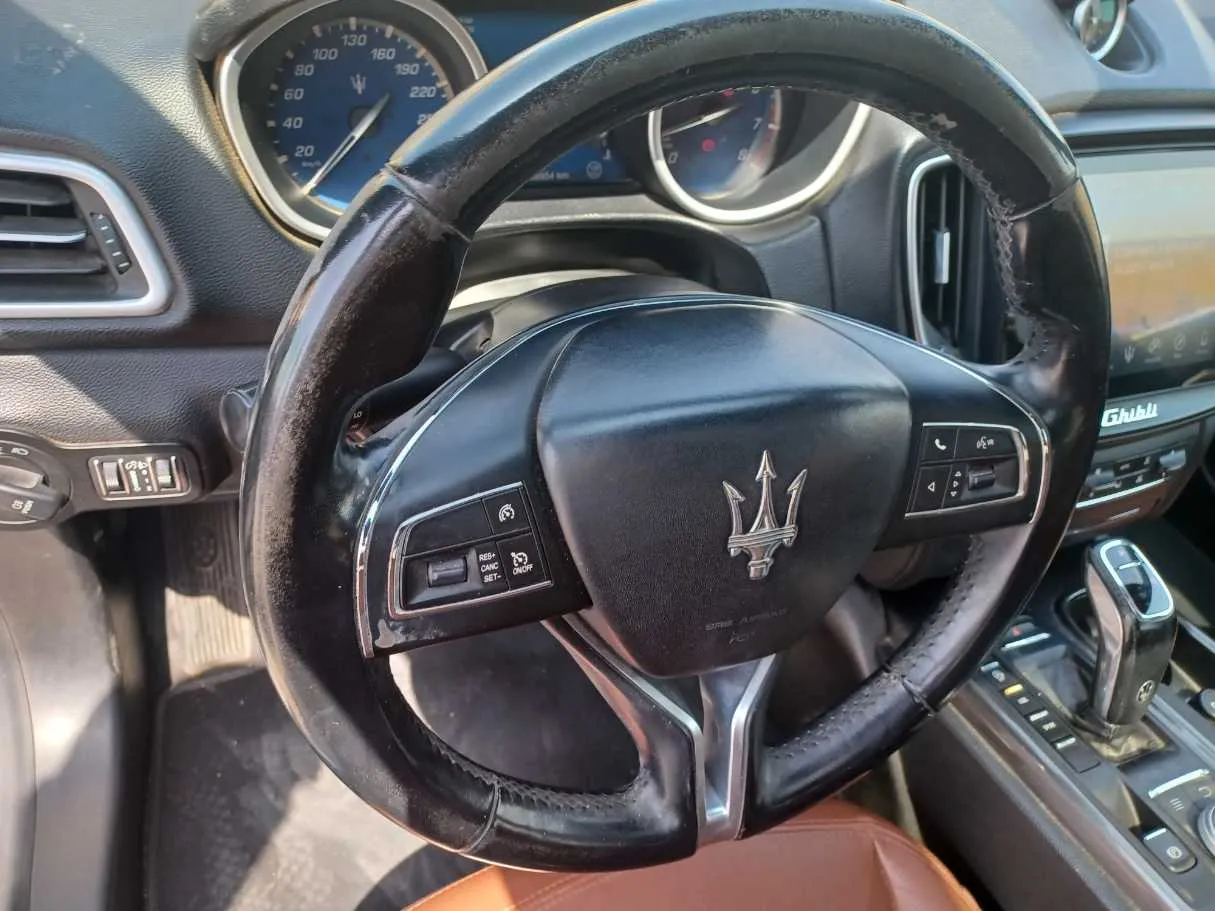 Car image 19