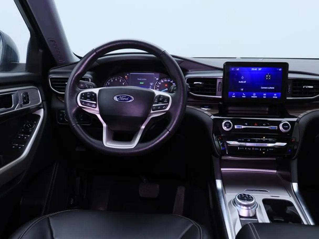 Car image 15