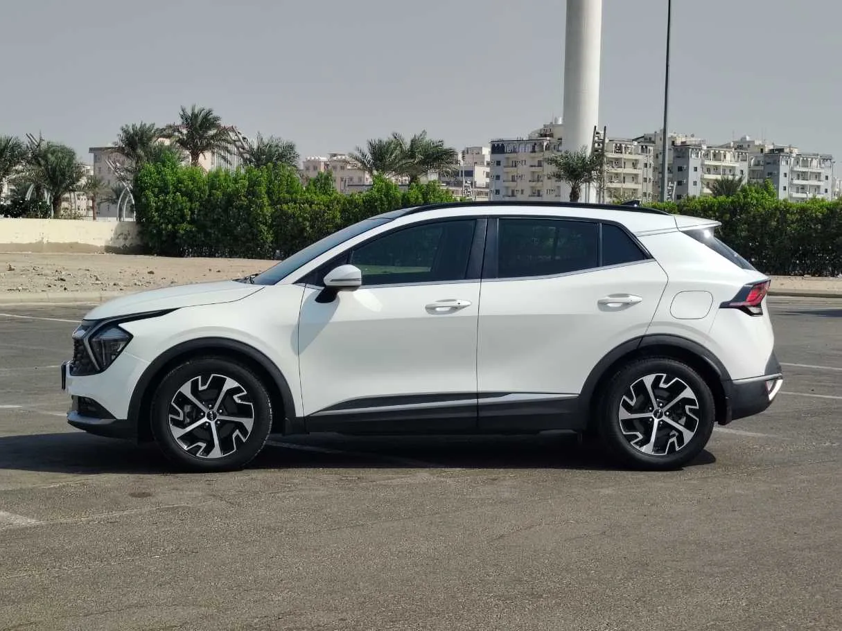 Car image 8