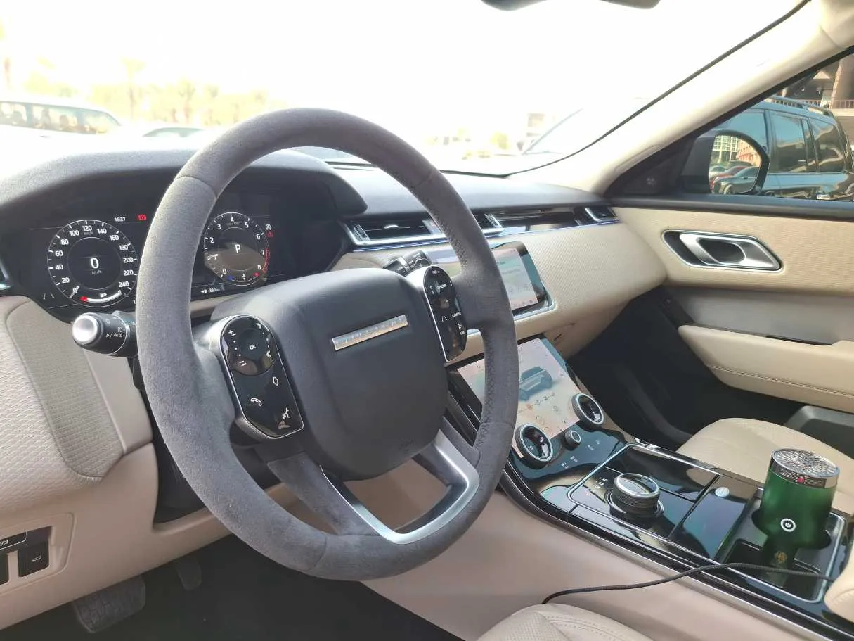 Car image 11