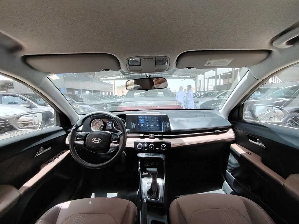 Car image 18