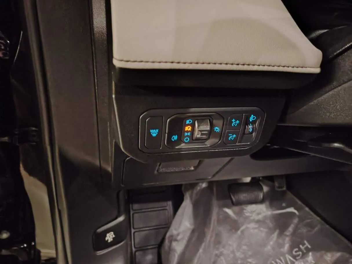 Car image 33