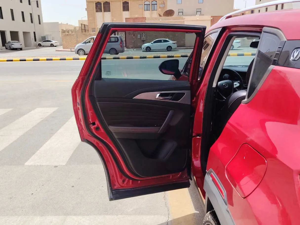 Car image 15
