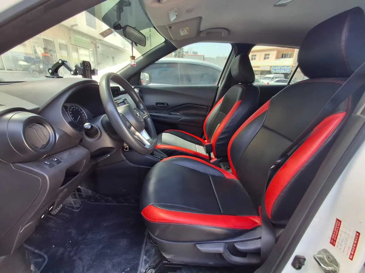 Car image 12