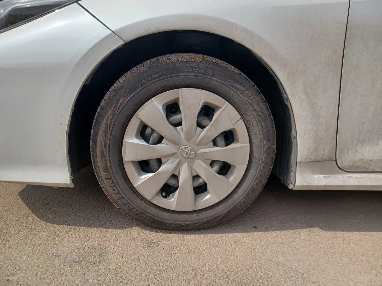 Car image 9
