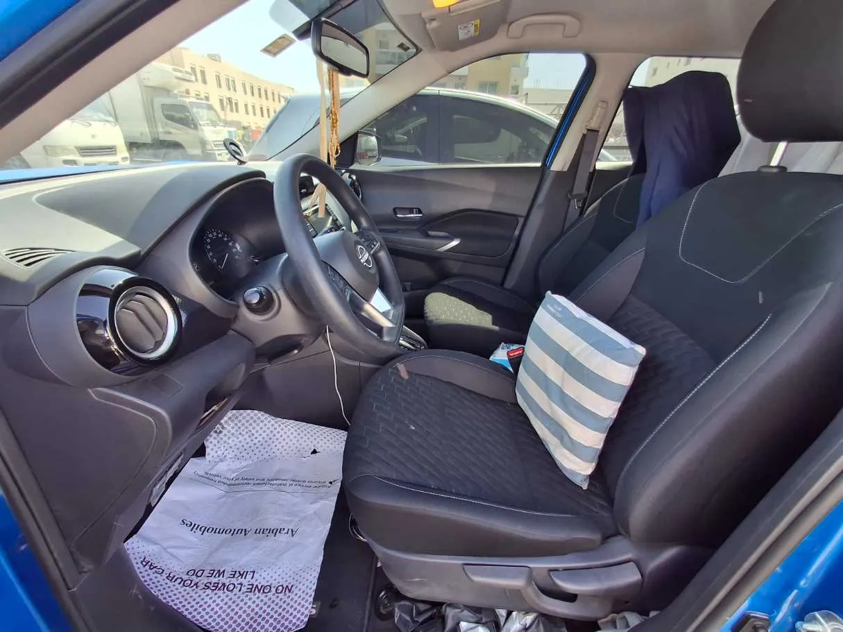 Car image 12