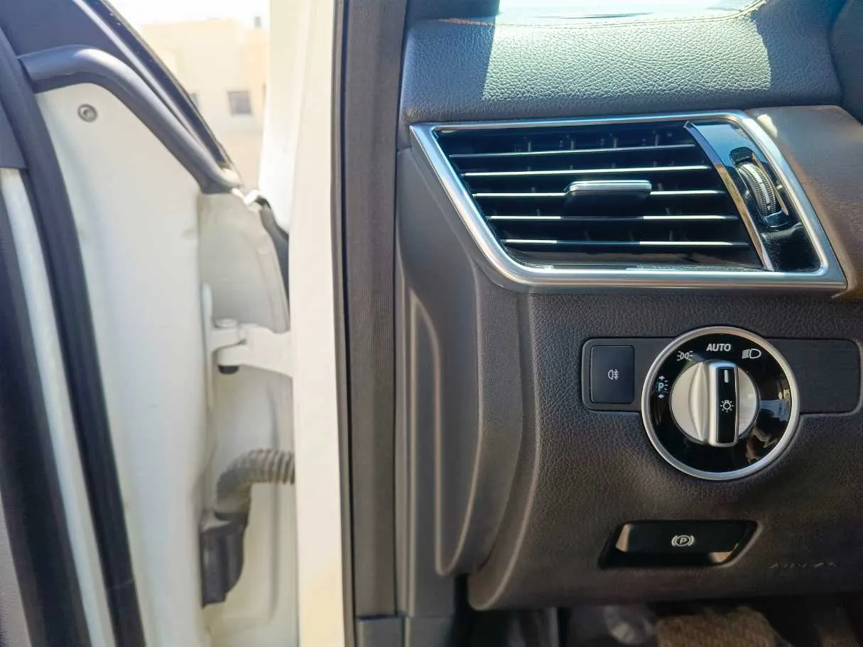 Car image 37
