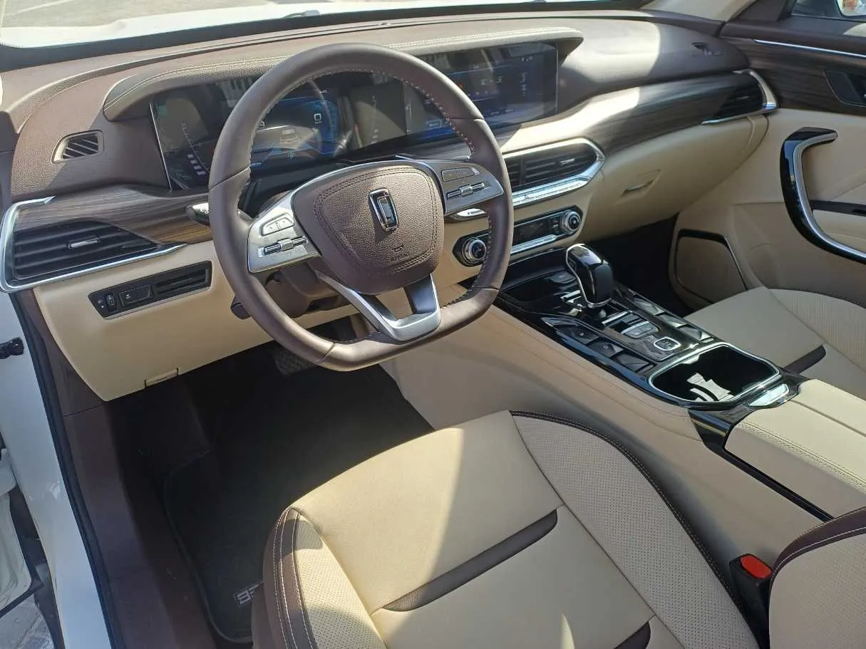 Car image 12