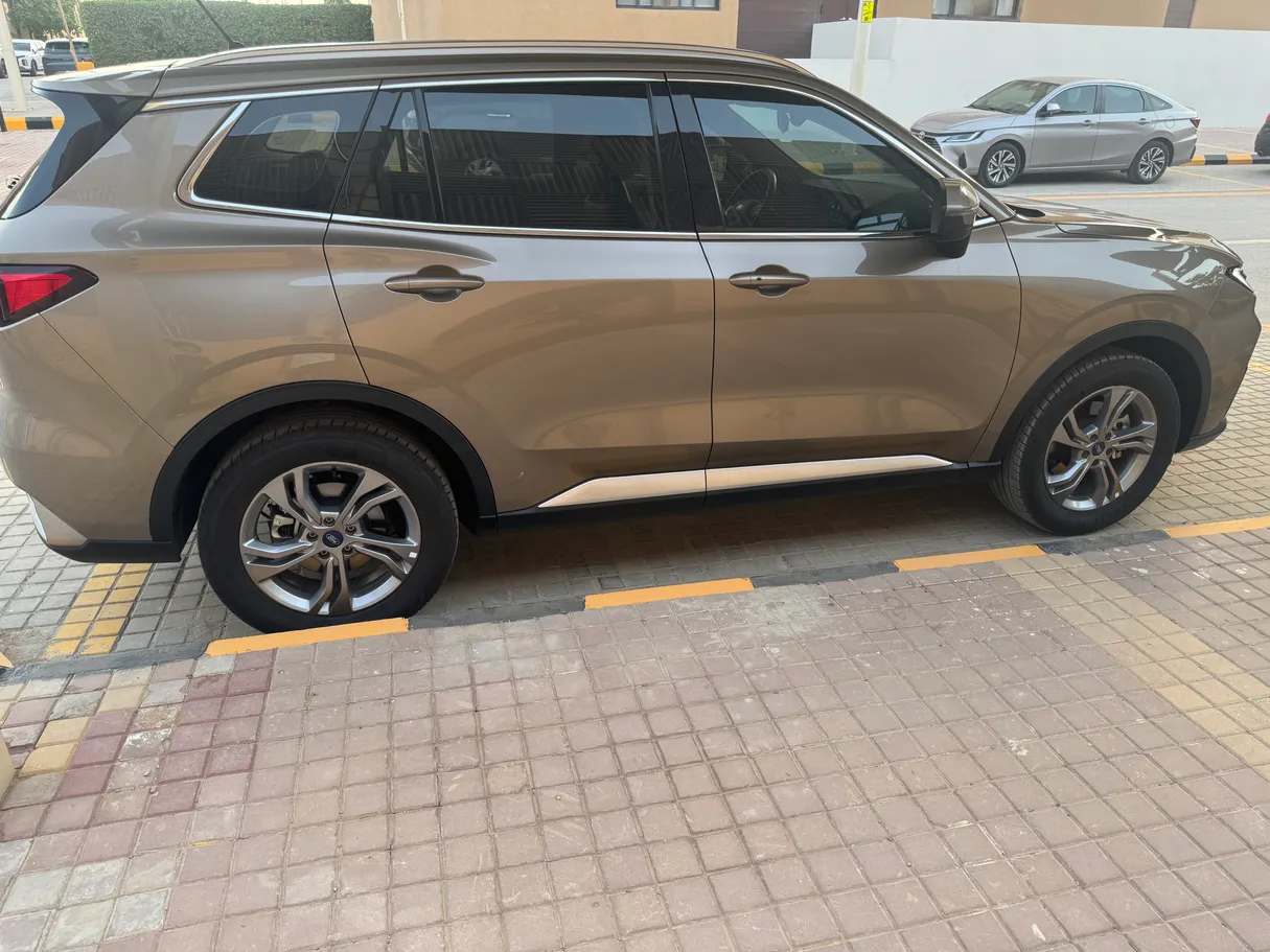 Car image 9