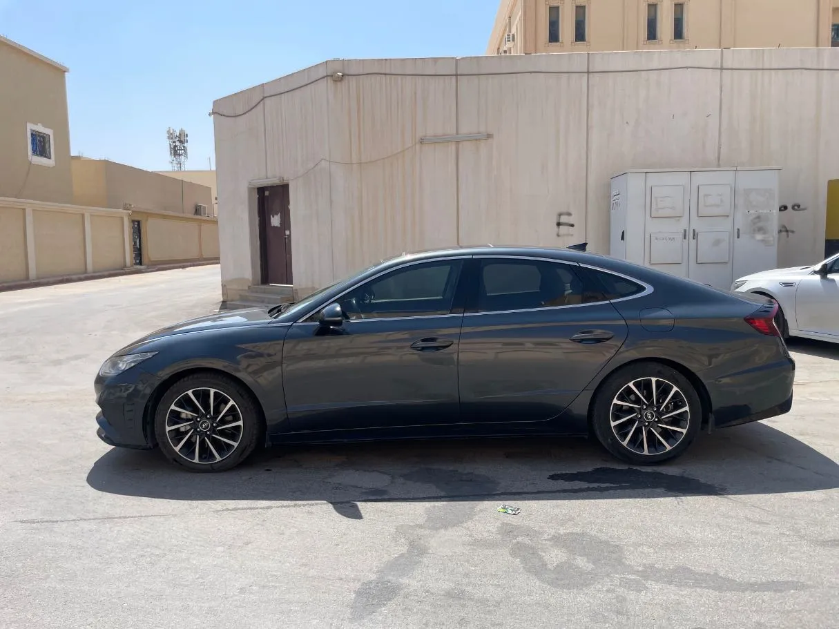Car image 8