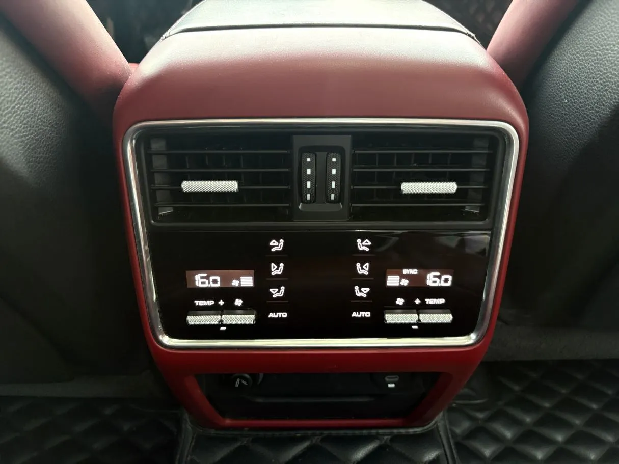 Car image 29
