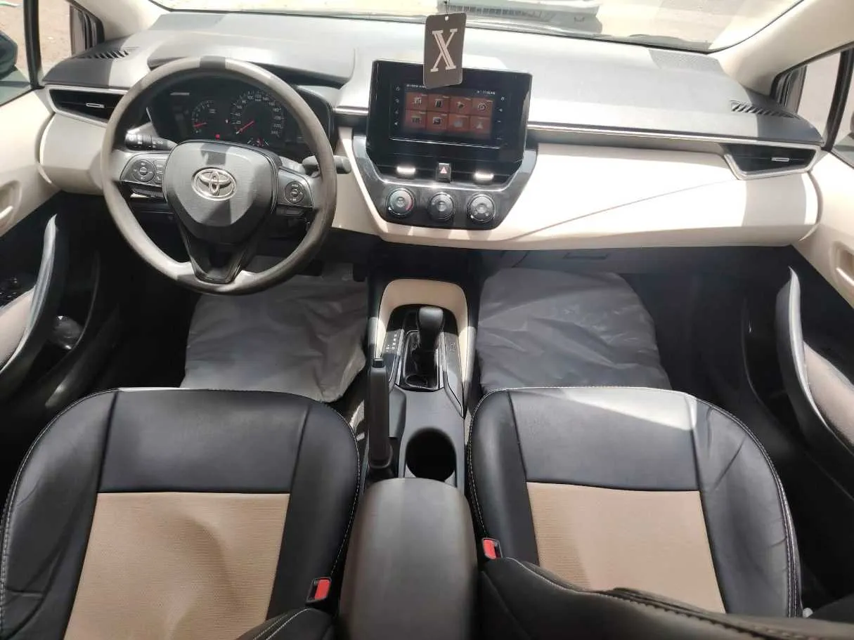 Car image 19
