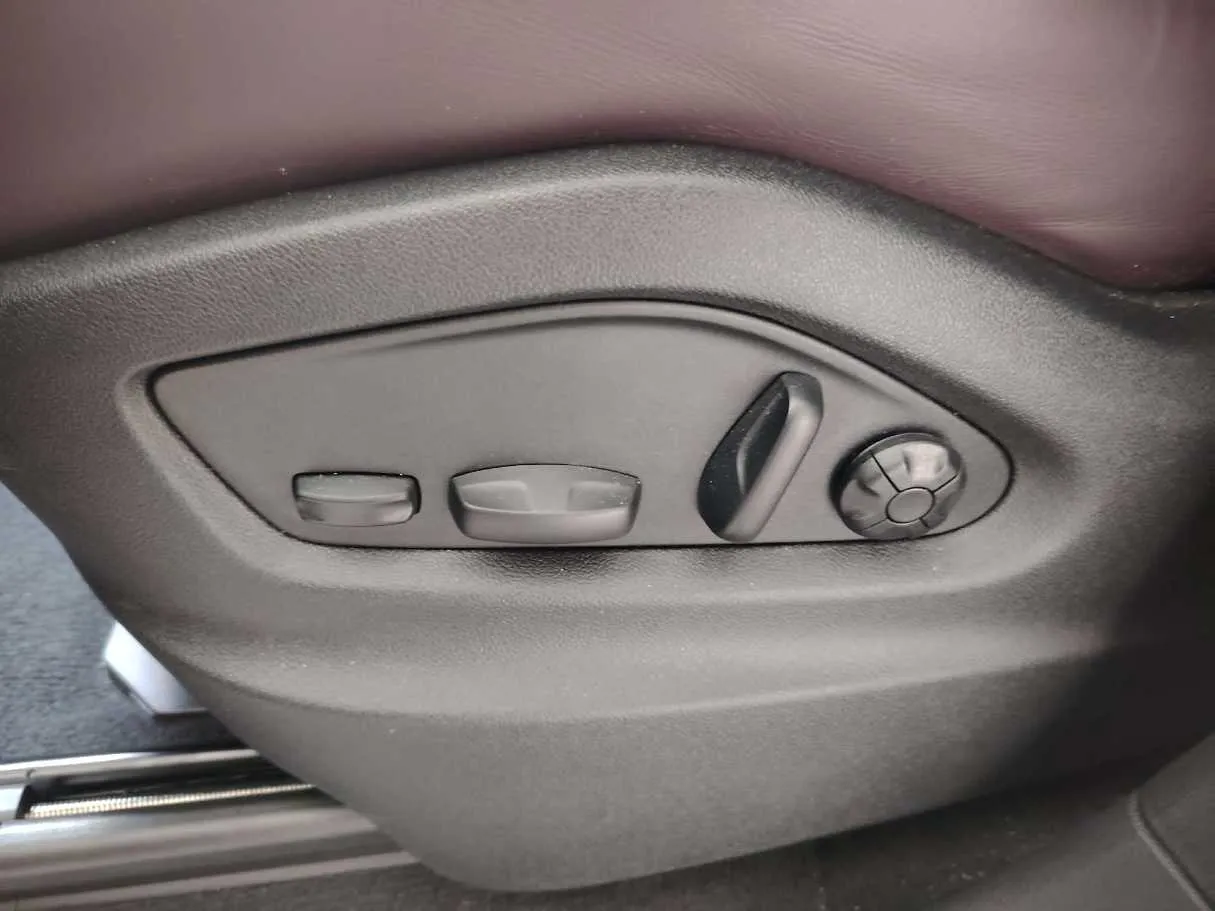 Car image 43
