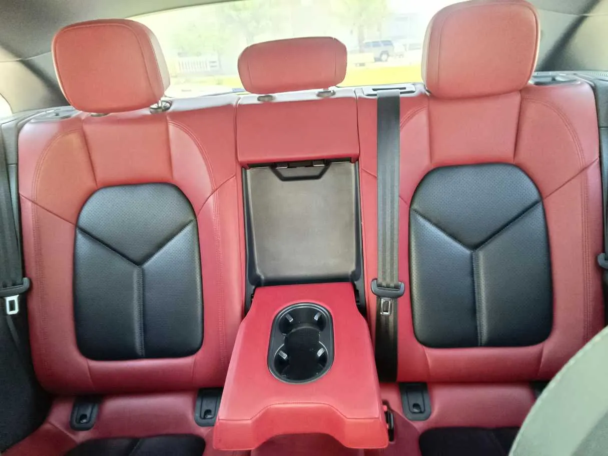 Car image 19
