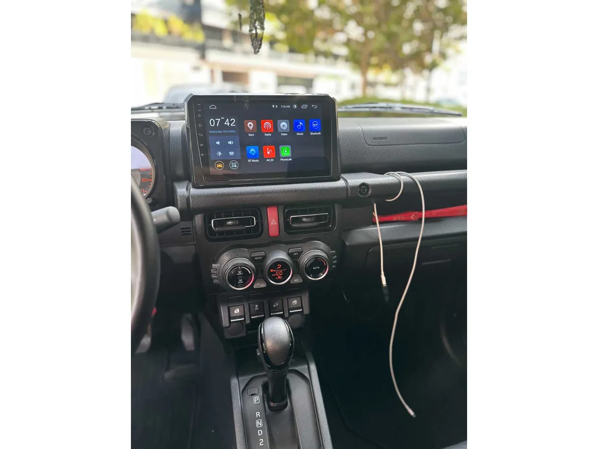 Car image 12