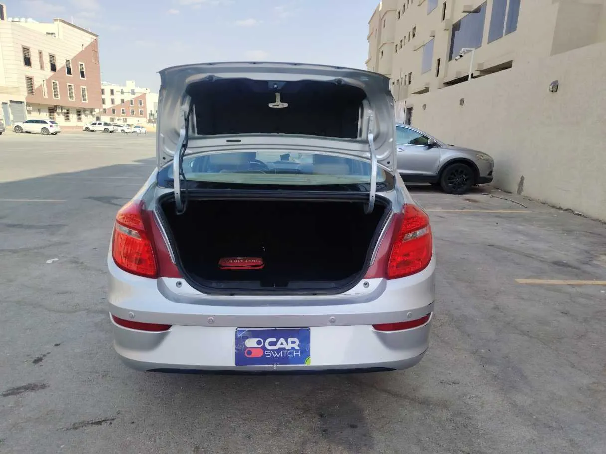 Car image 28
