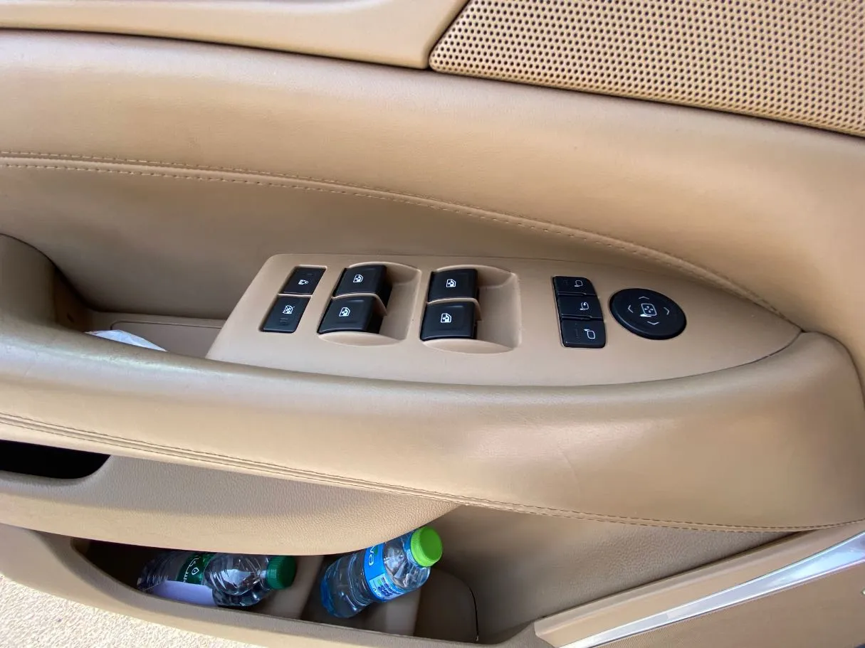 Car image 28