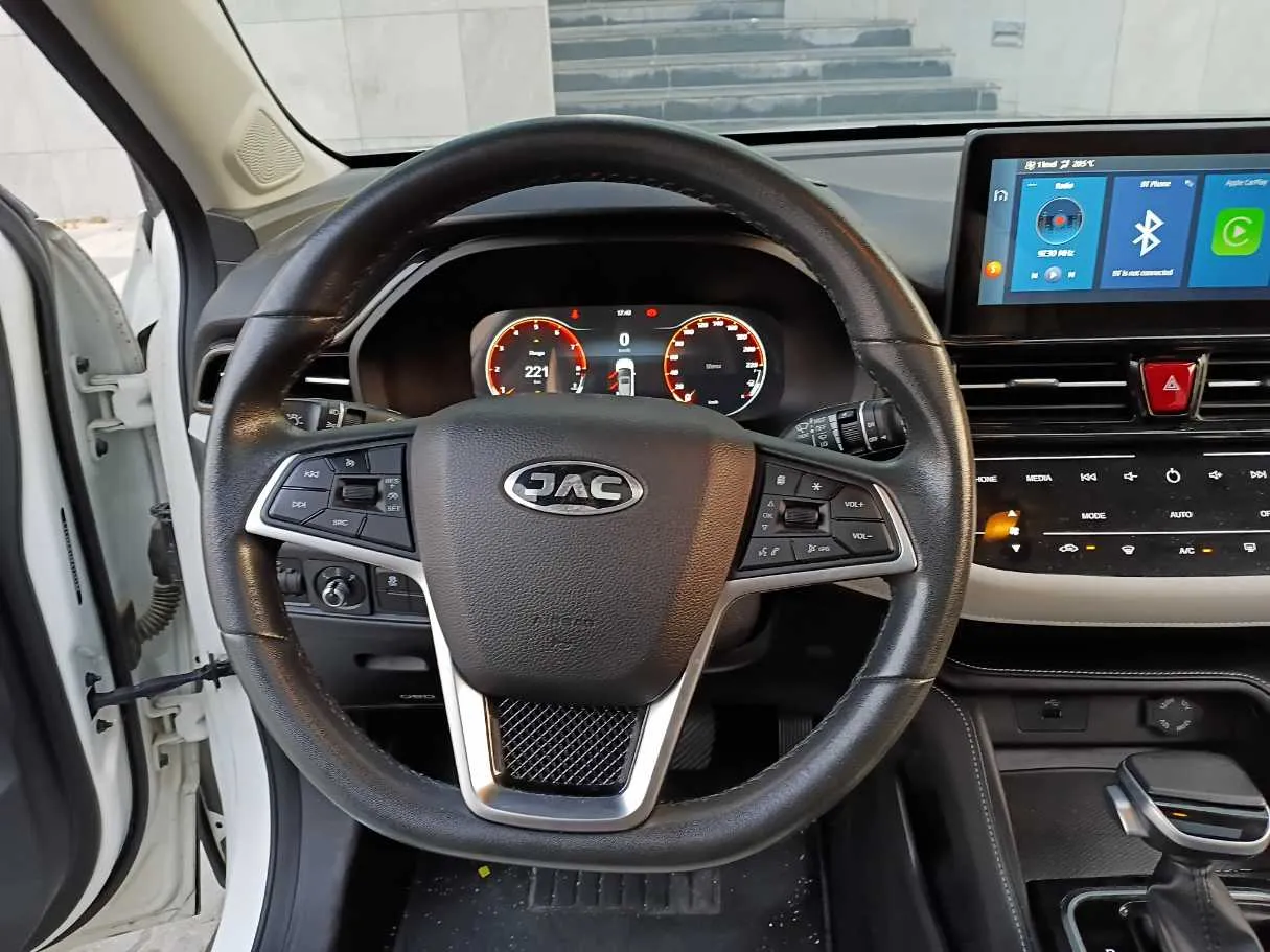 Car image 14