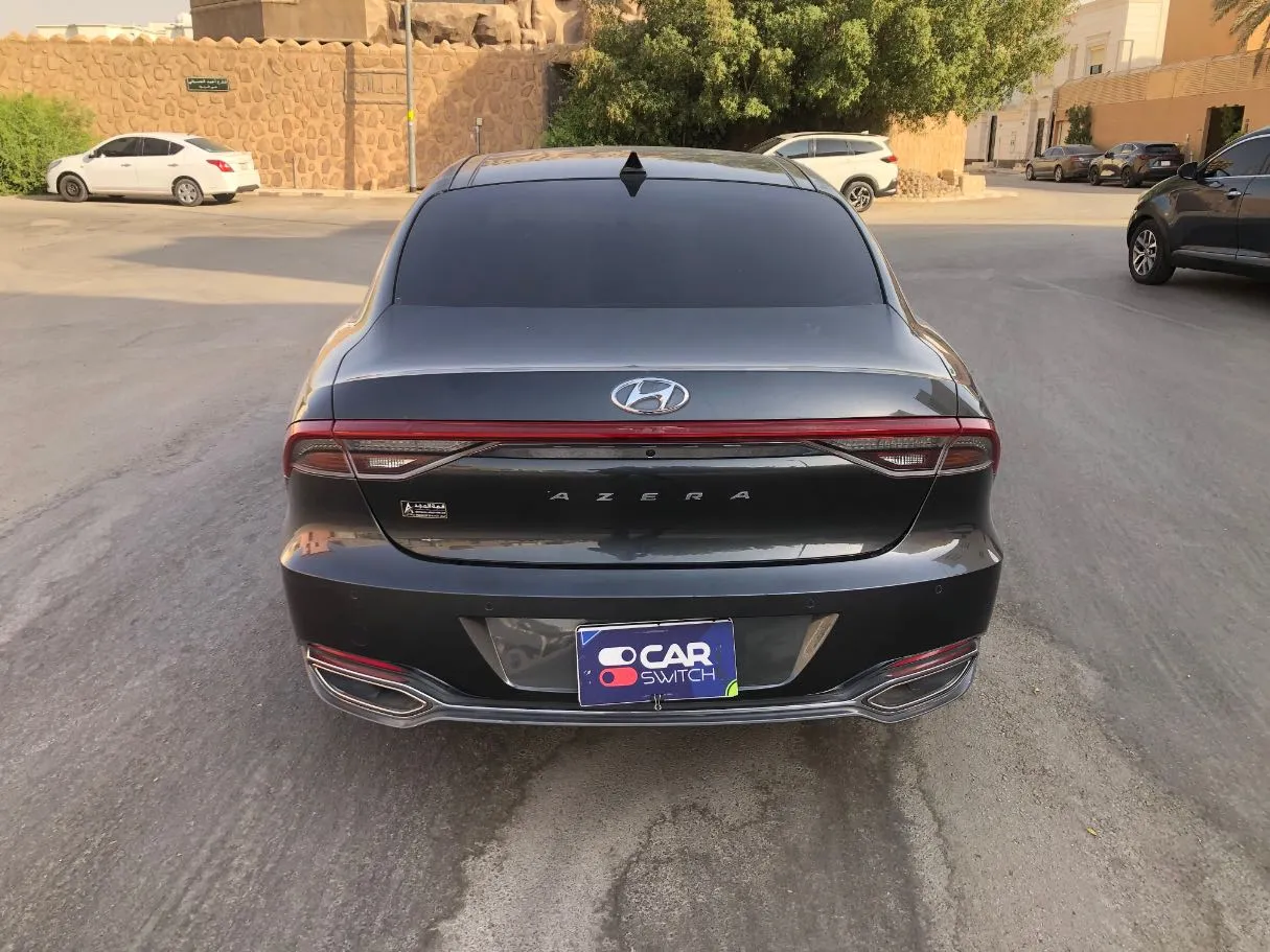 Car image 6