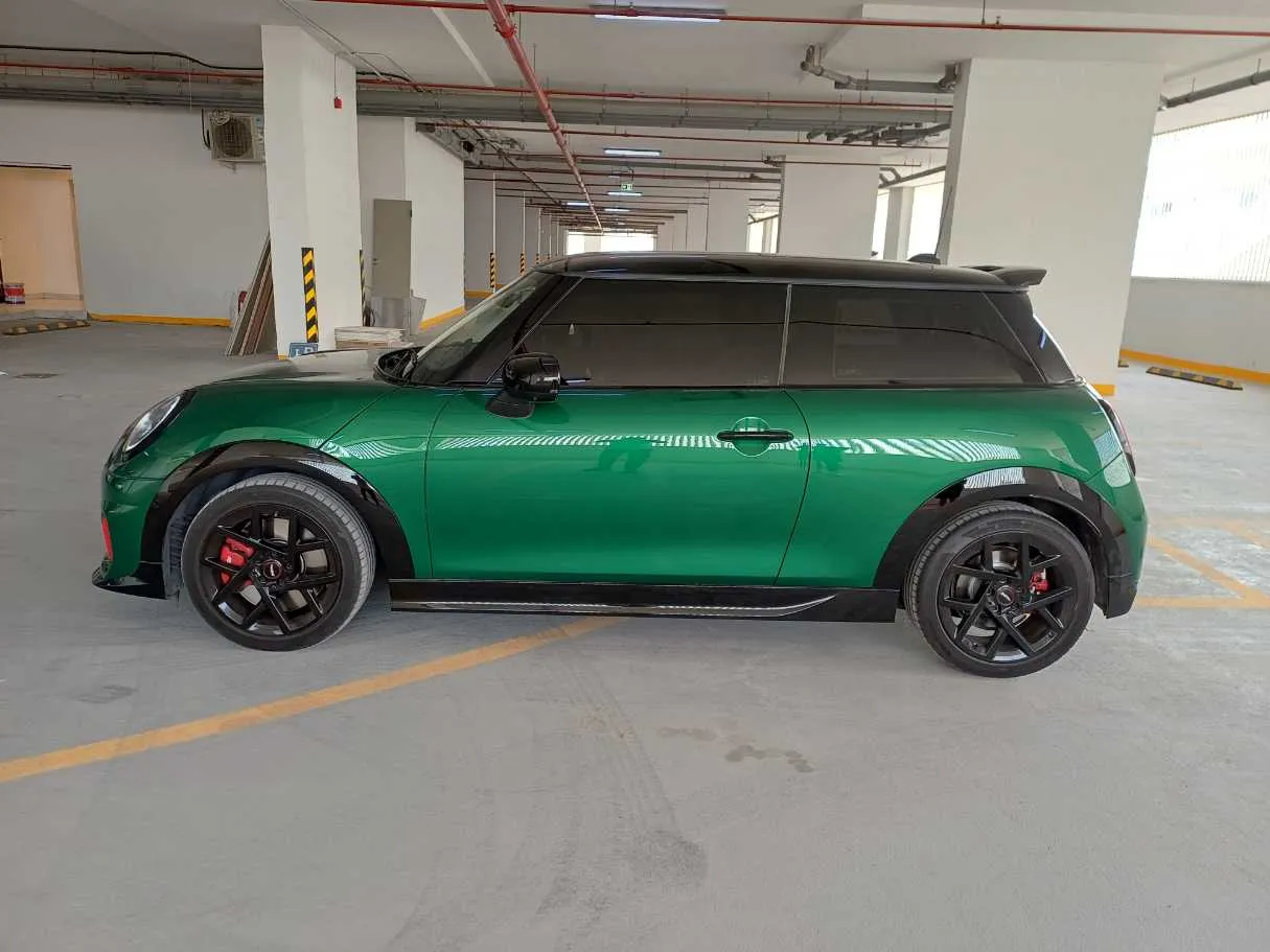 Car image 8