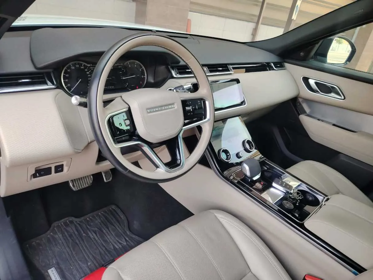 Car image 13