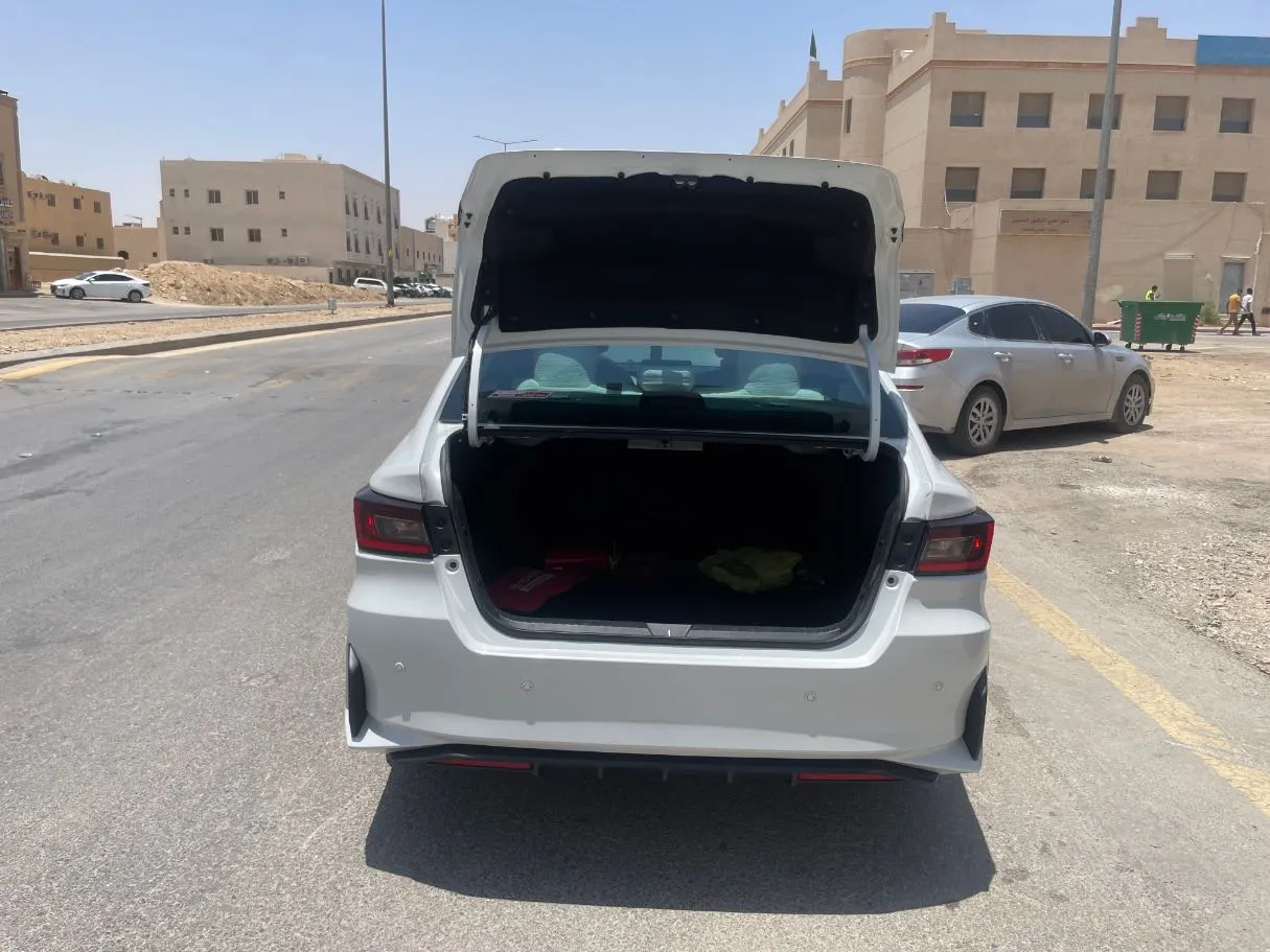 Car image 22