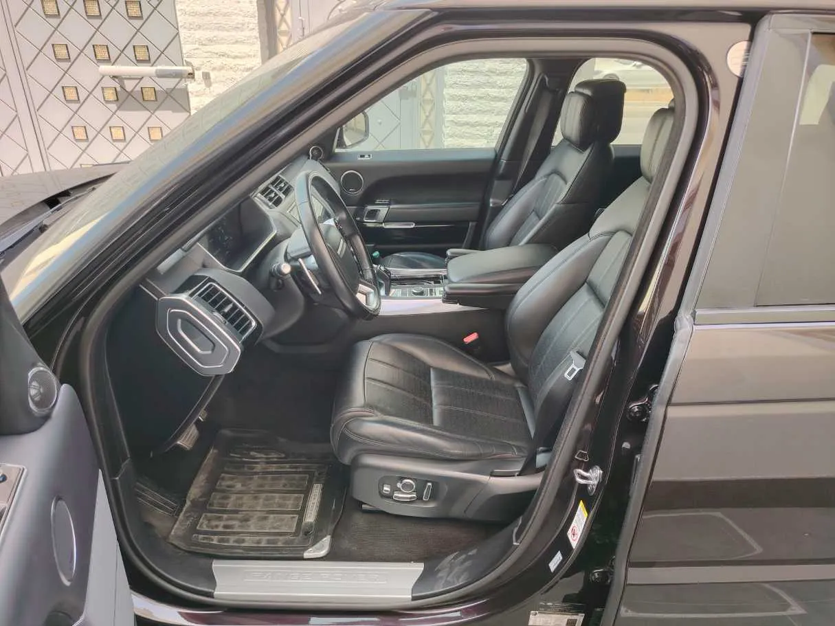 Car image 12