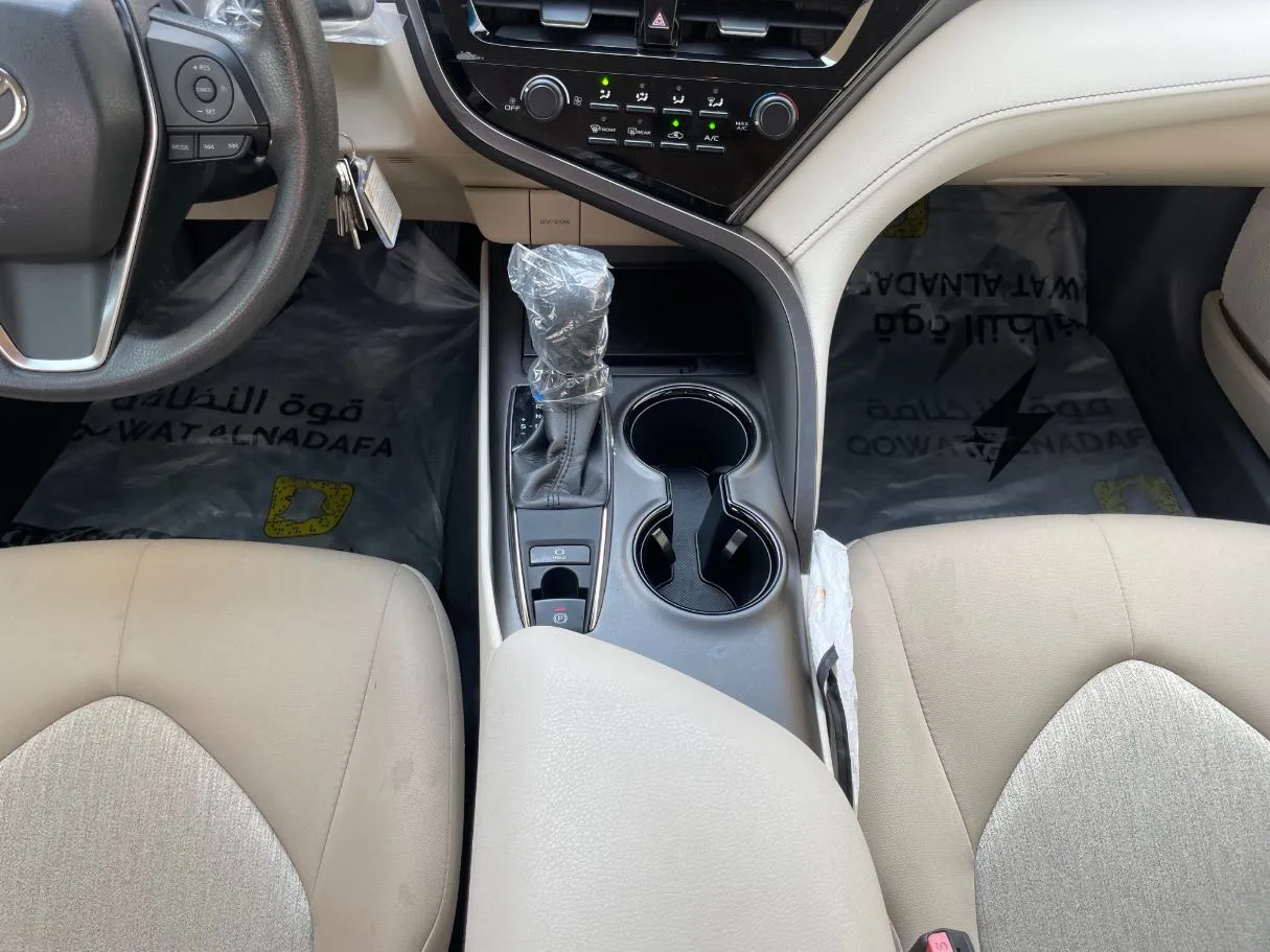 Car image 18