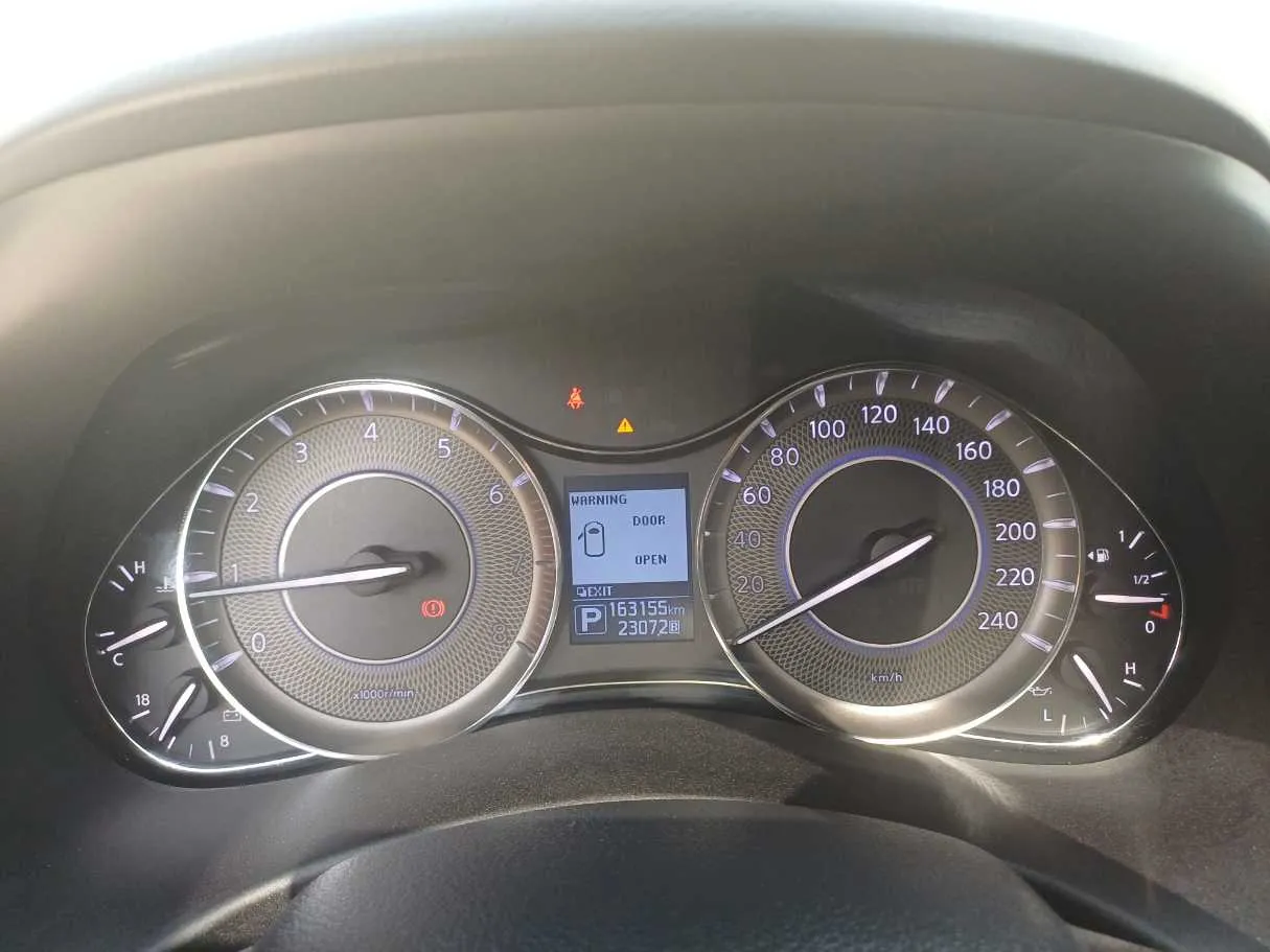Car image 24