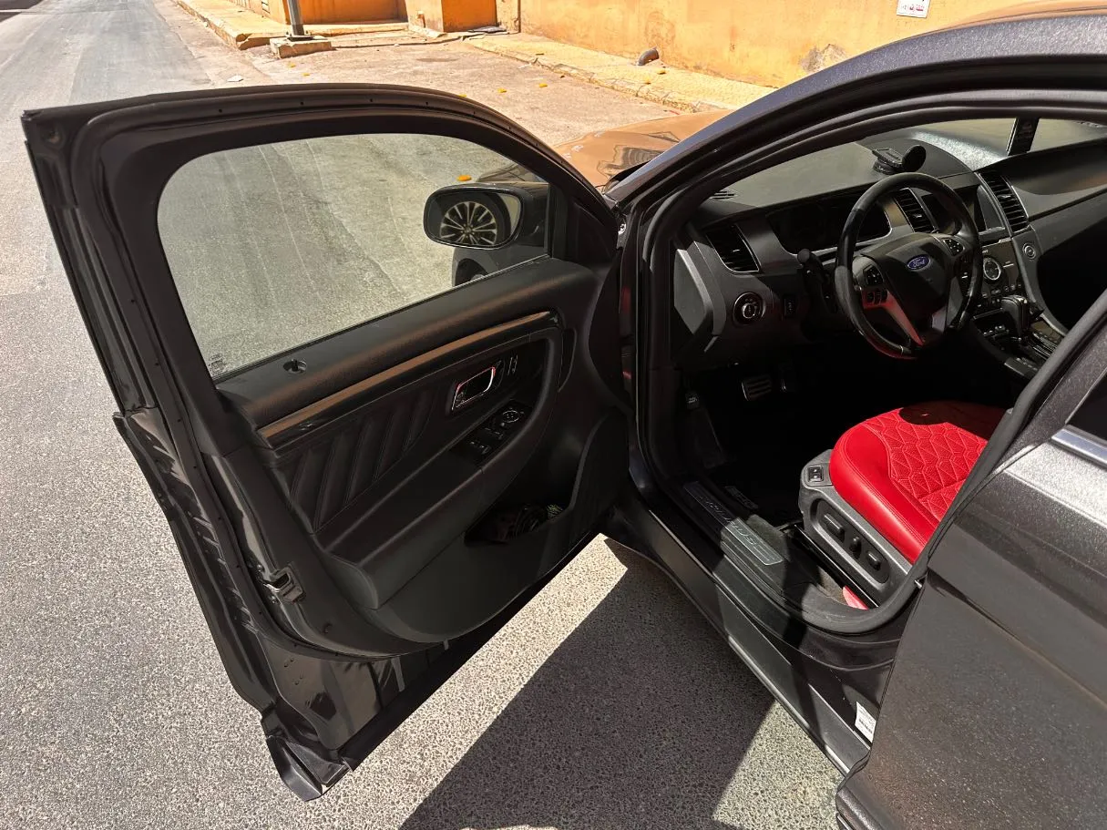 Car image 10