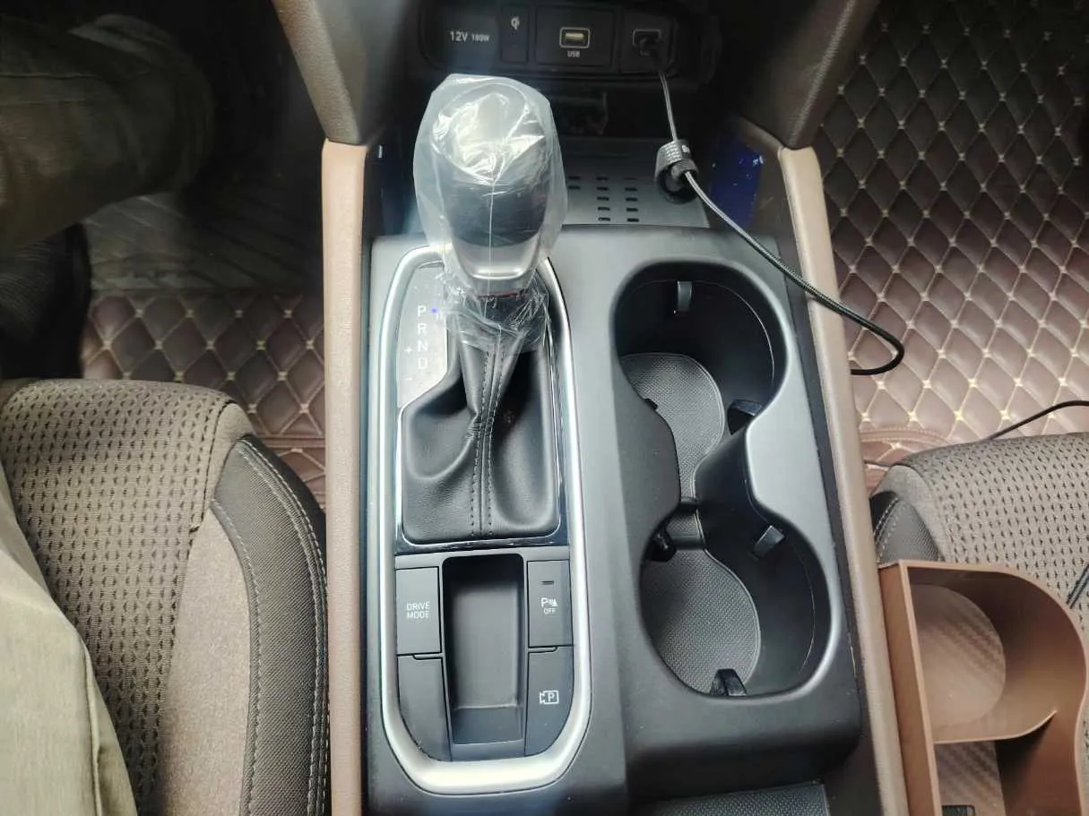 Car image 24
