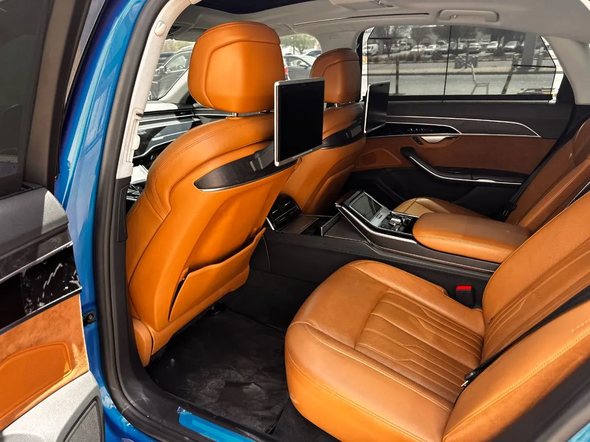 Car image 16