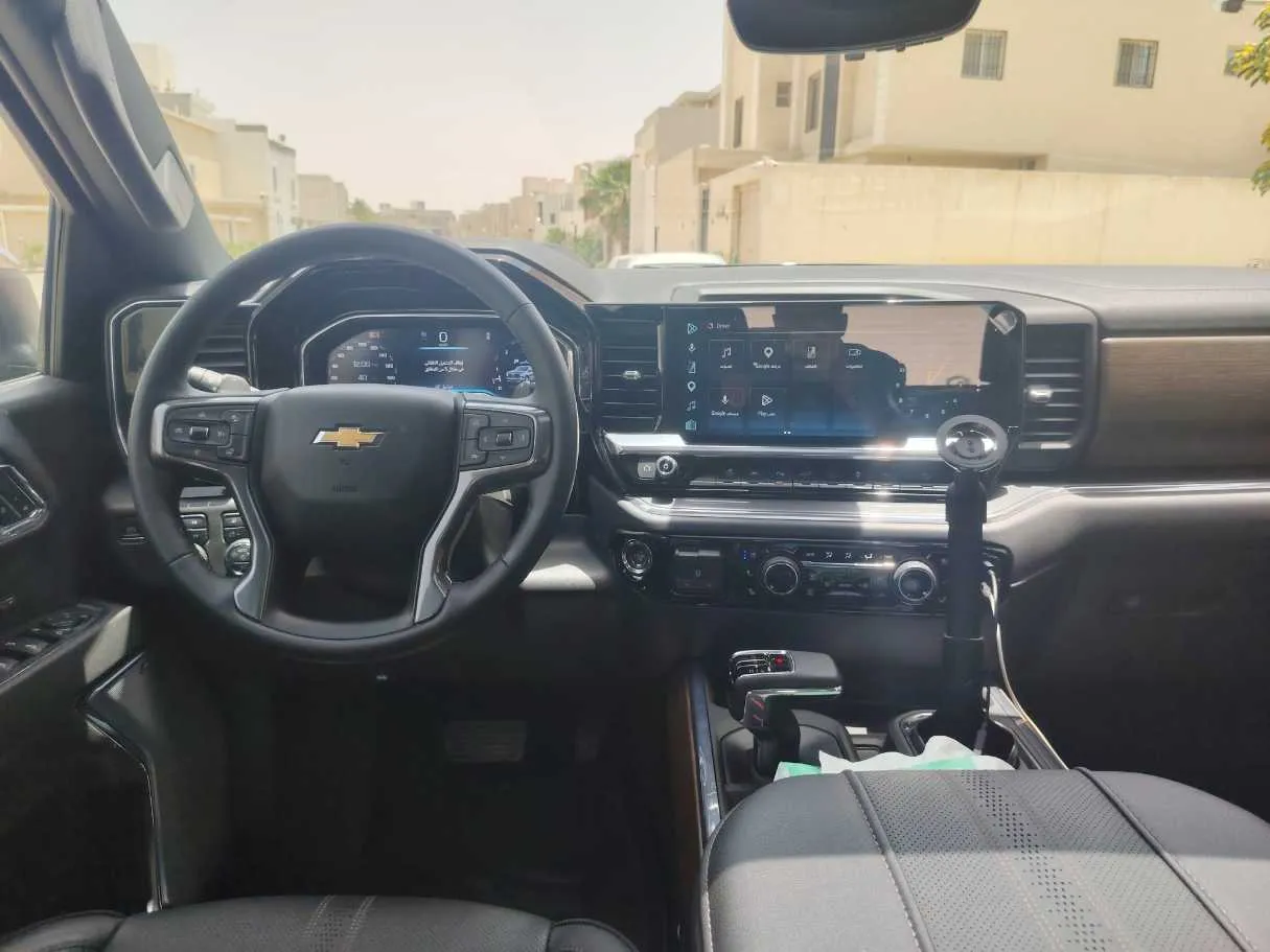 Car image 19