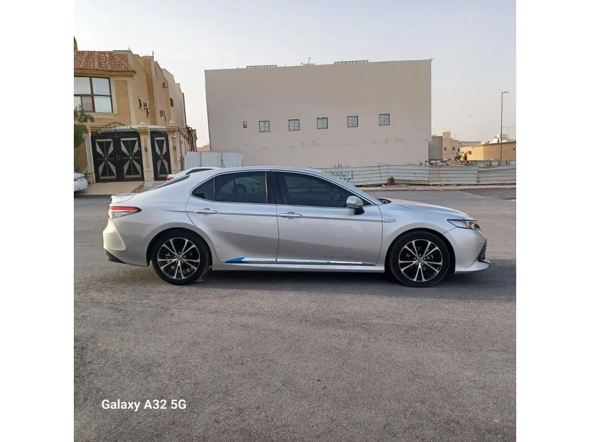 Car image 4