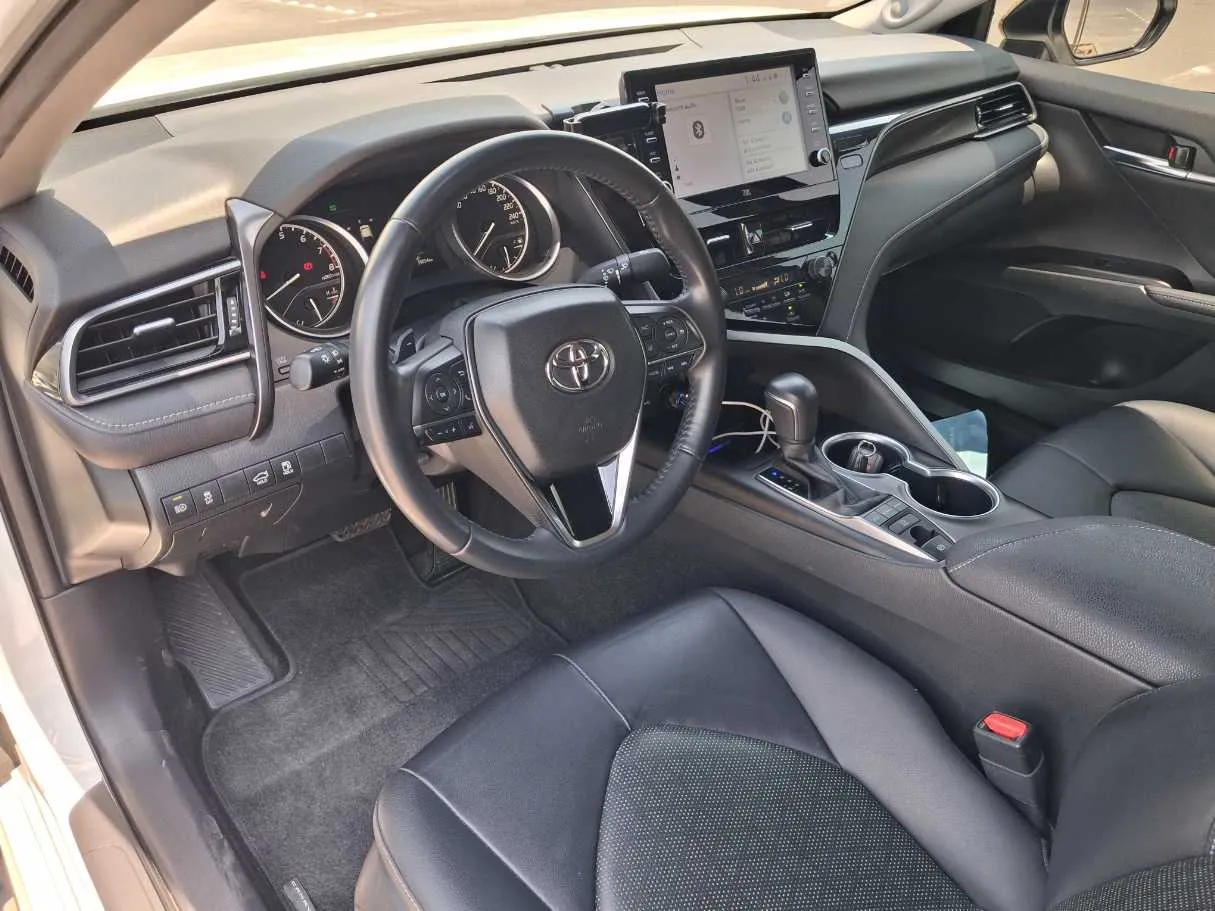 Car image 12